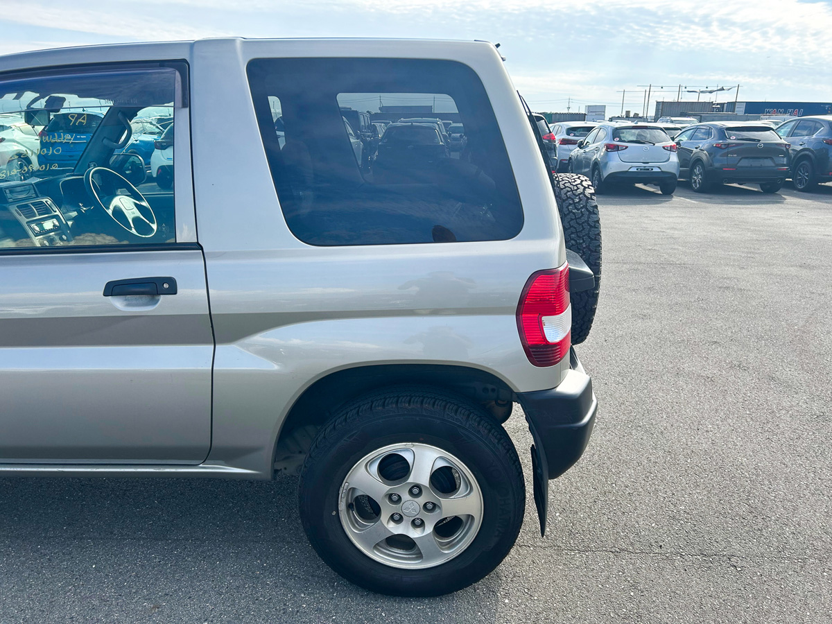 1999 Mitsubishi Pajero IO, Grey