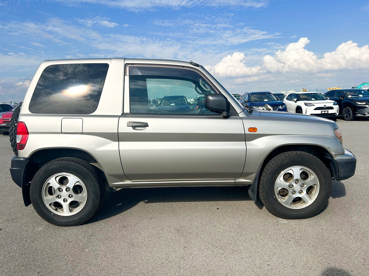 1999 Mitsubishi Pajero IO, Grey