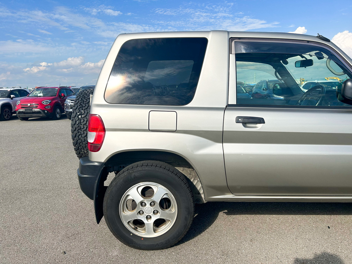 1999 Mitsubishi Pajero IO, Grey