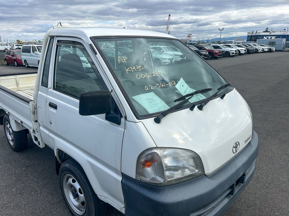 1999 Toyota Town Ace Truck, 9 feet