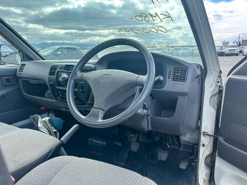 1999 Toyota Town Ace Truck, 9 feet
