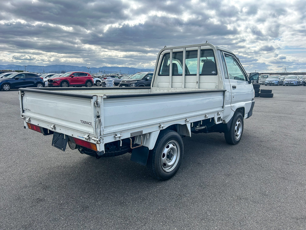 1999 Toyota Town Ace Truck, 9 feet