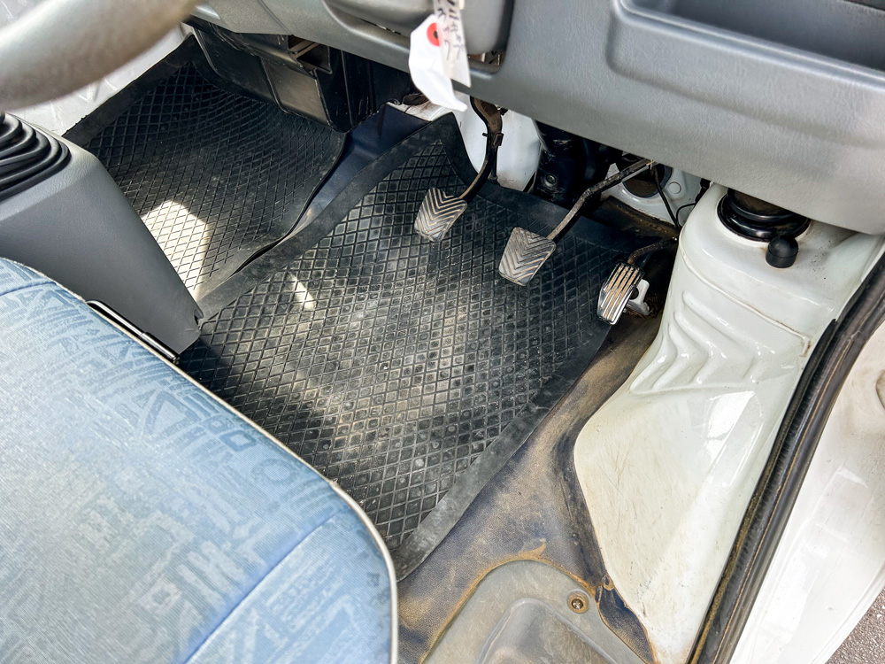 2000 Mitsubishi Minicab Kei Truck - Kei Truck imported from Japan to Quebec