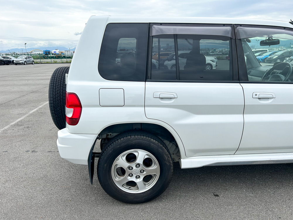 1999 Mitsubishi Pajero IO
