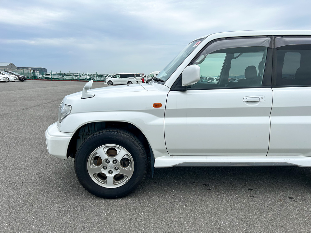 1999 Mitsubishi Pajero IO