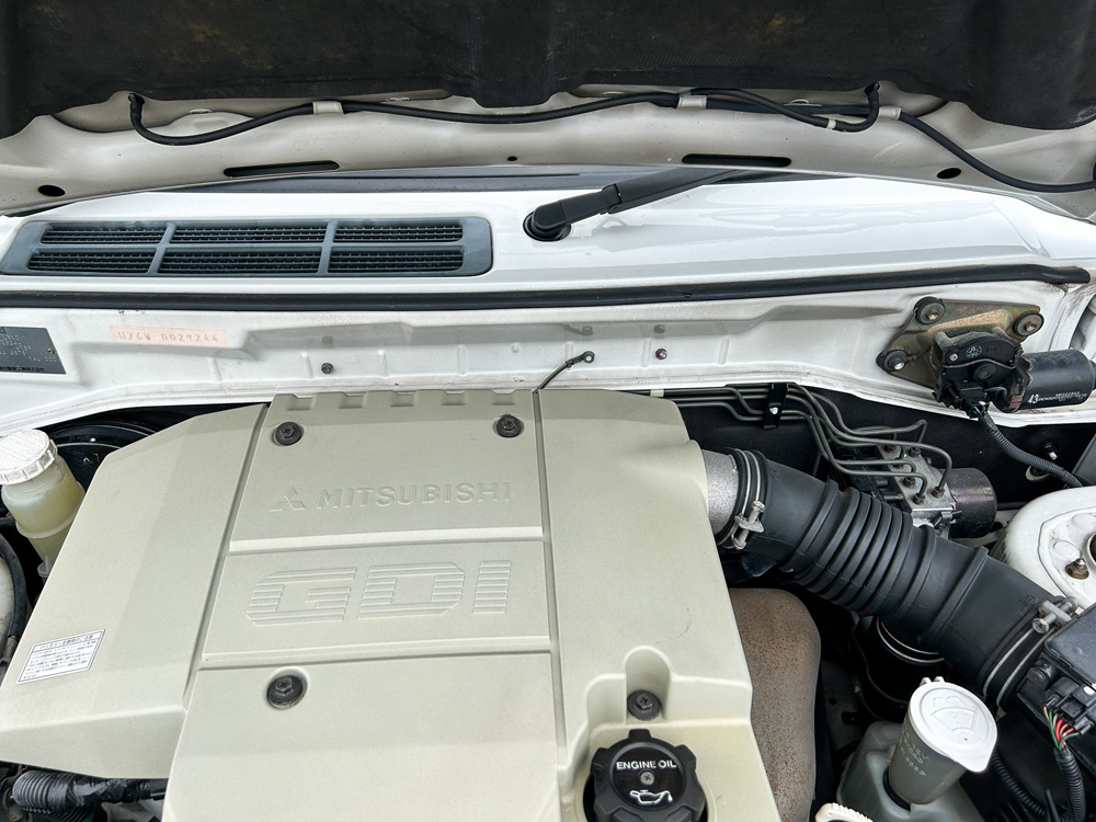 1999 Mitsubishi Pajero IO