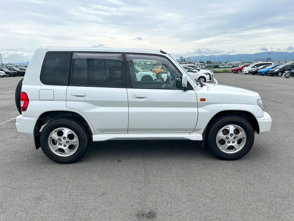 1999 Mitsubishi Pajero IO