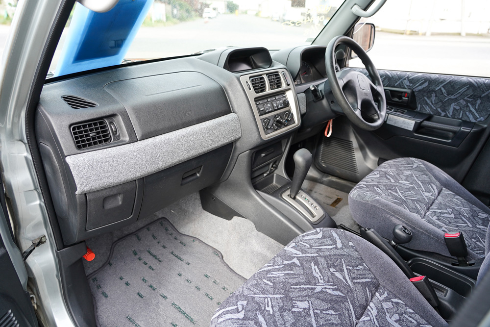 1999 Mitsubishi Pajero IO
