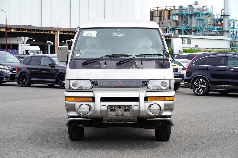 1999 Mitsubishi Delica