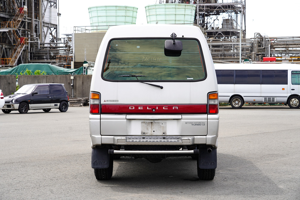 1999 Mitsubishi Delica