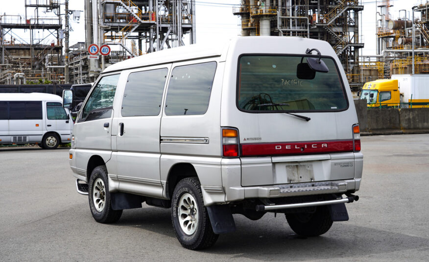 1999 Mitsubishi Delica