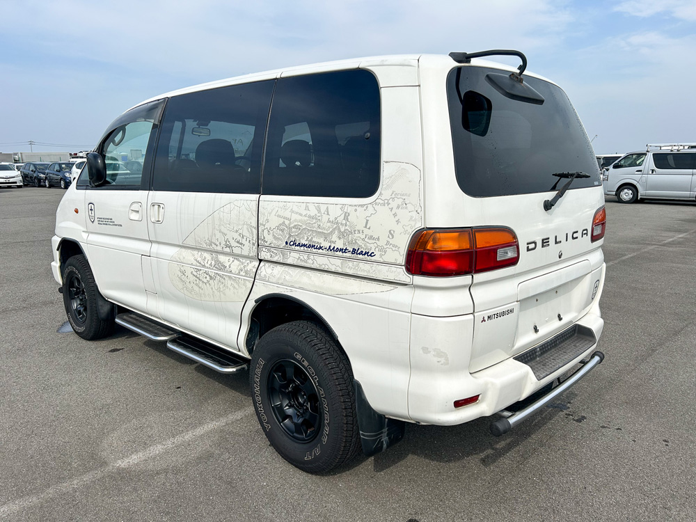 1999 Mitsubishi Delica Chamonix