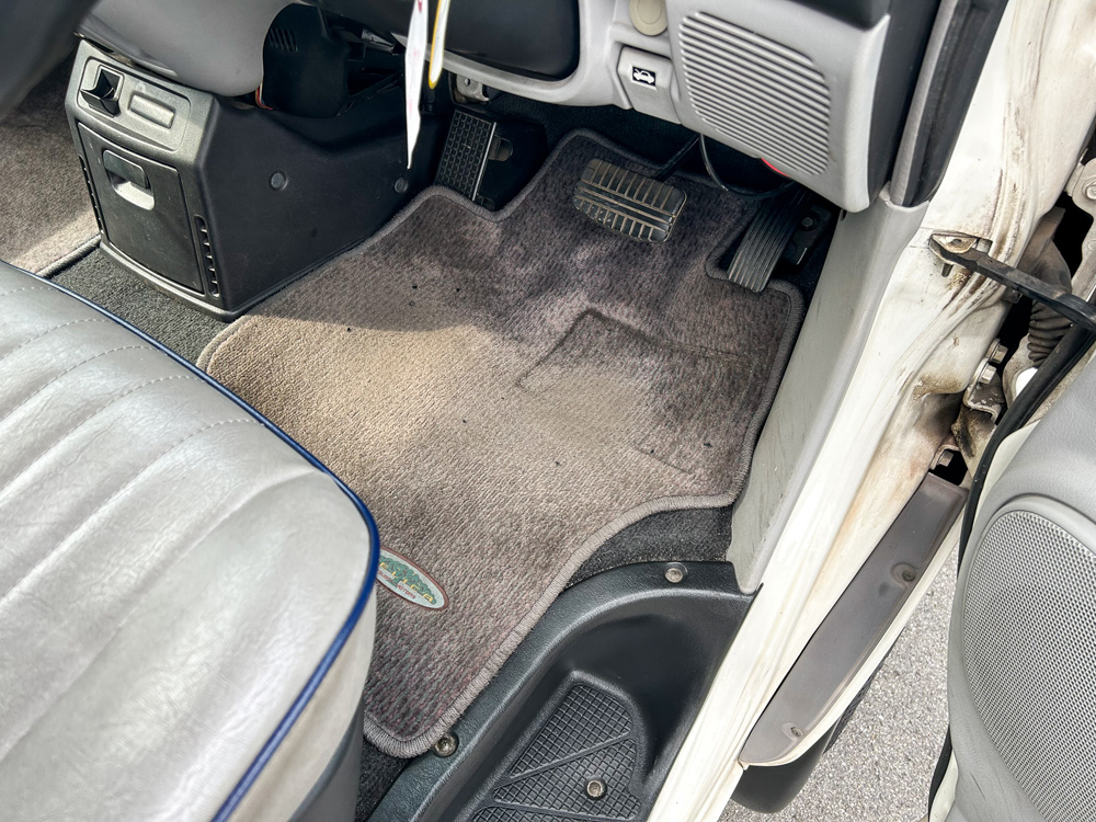1999 Mitsubishi Delica Chamonix