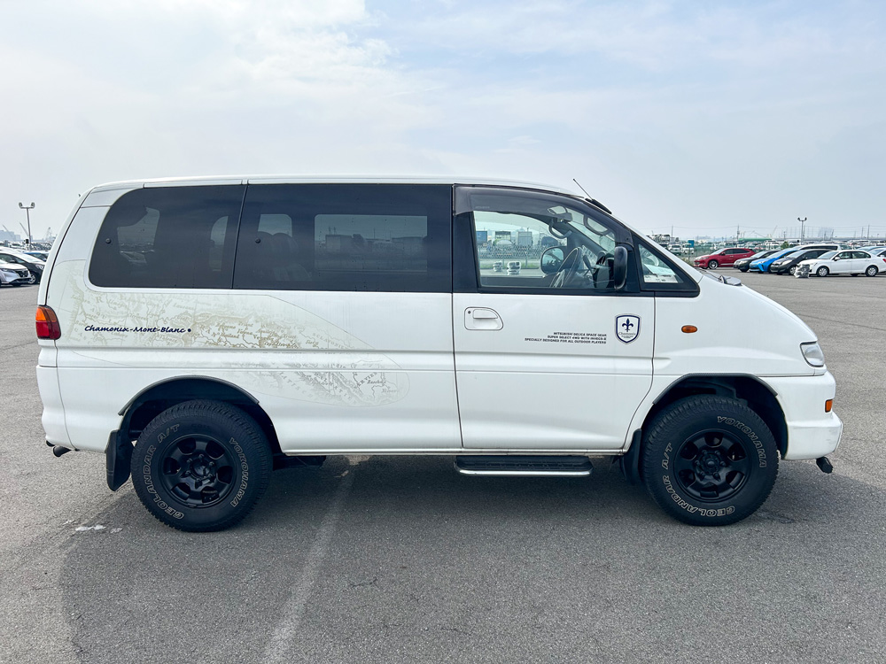1999 Mitsubishi Delica Chamonix