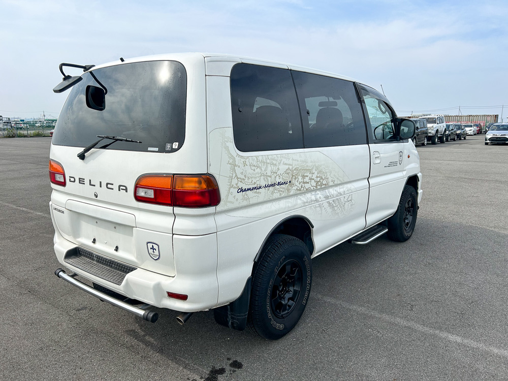 1999 Mitsubishi Delica Chamonix