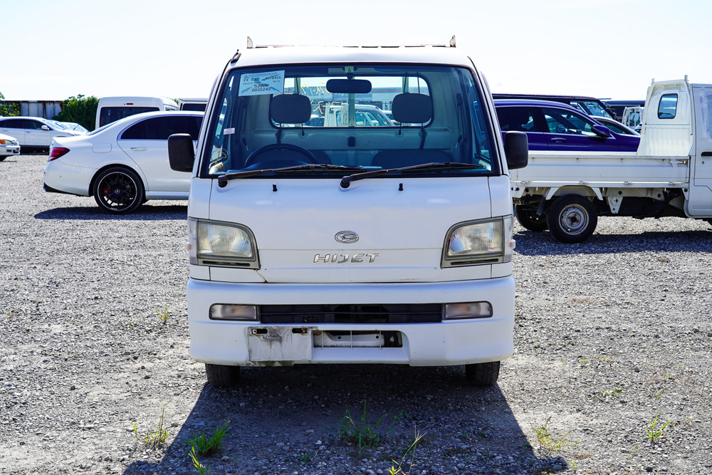 2000 Daihatshu Hijet Scissor Lift