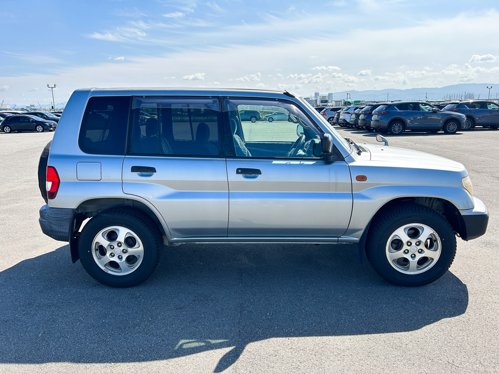 1999 Mitsubishi Pajero IO