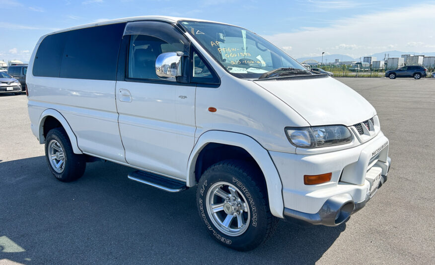 2000 Mitsubishi Delica