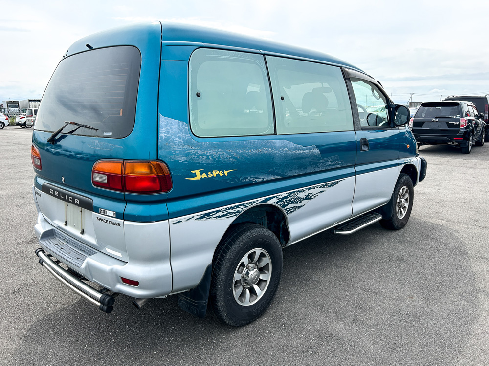 1997 Mitsubishi Delica, Zombie Van, 131 238 km