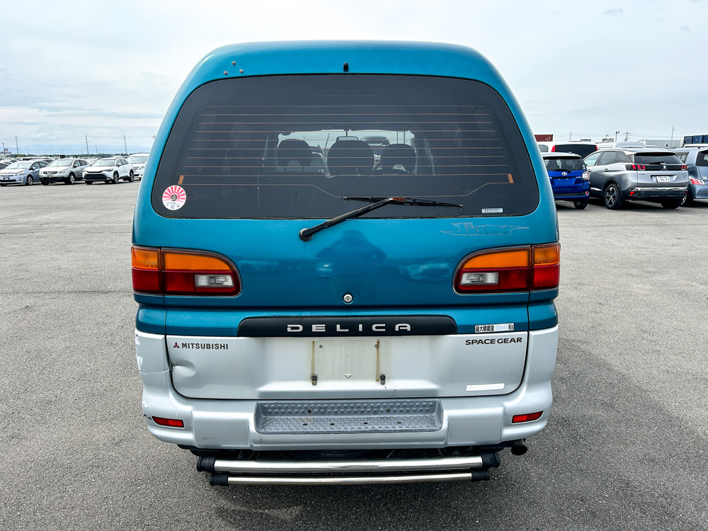 1997 Mitsubishi Delica, Zombie Van, 131 238 km