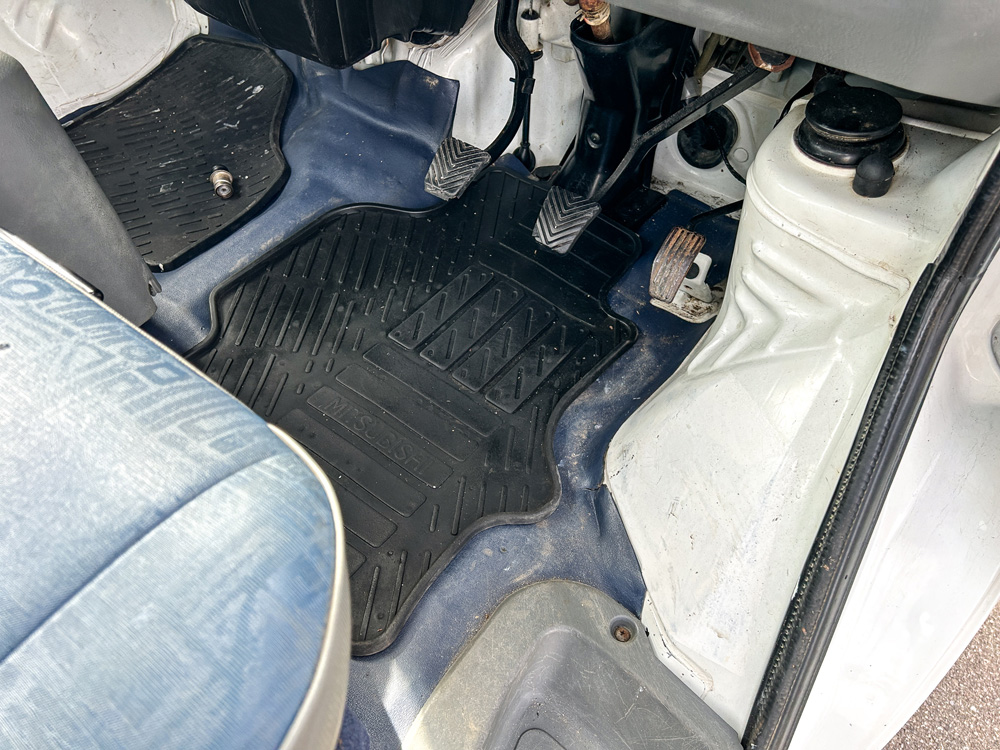 2000 Mitsubishi Minicab