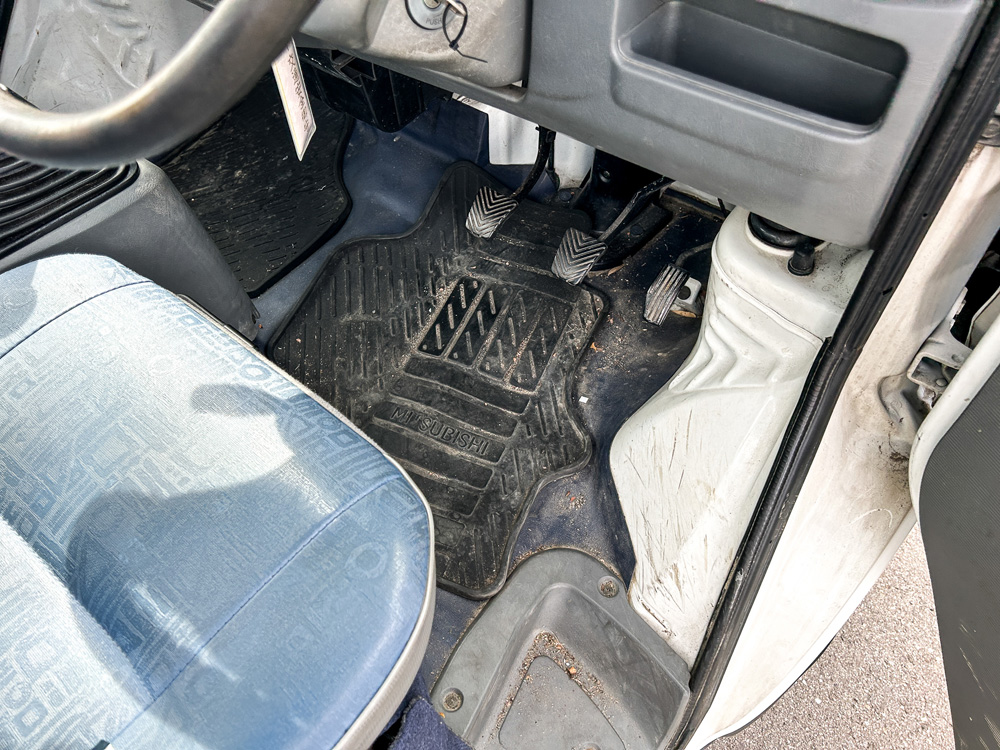 2000 Mitsubishi Minicab