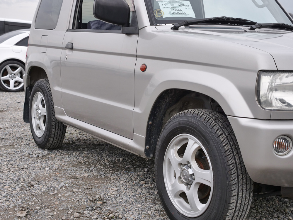 2000 Mitsubishi Pajero Mini