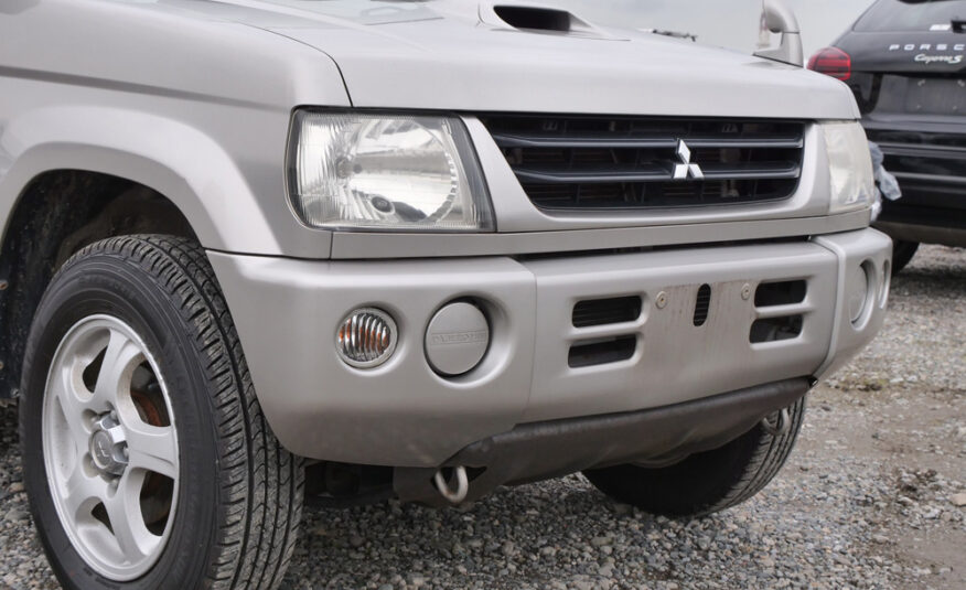 2000 Mitsubishi Pajero Mini