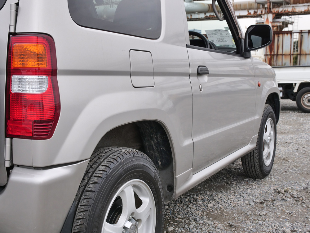 2000 Mitsubishi Pajero Mini