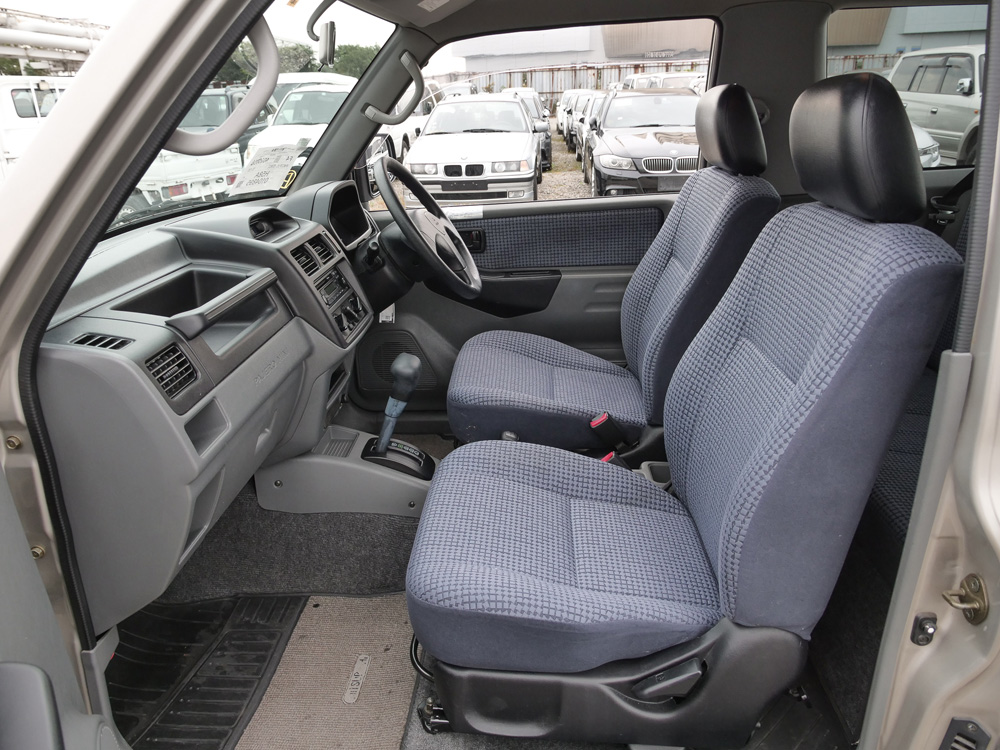2000 Mitsubishi Pajero Mini