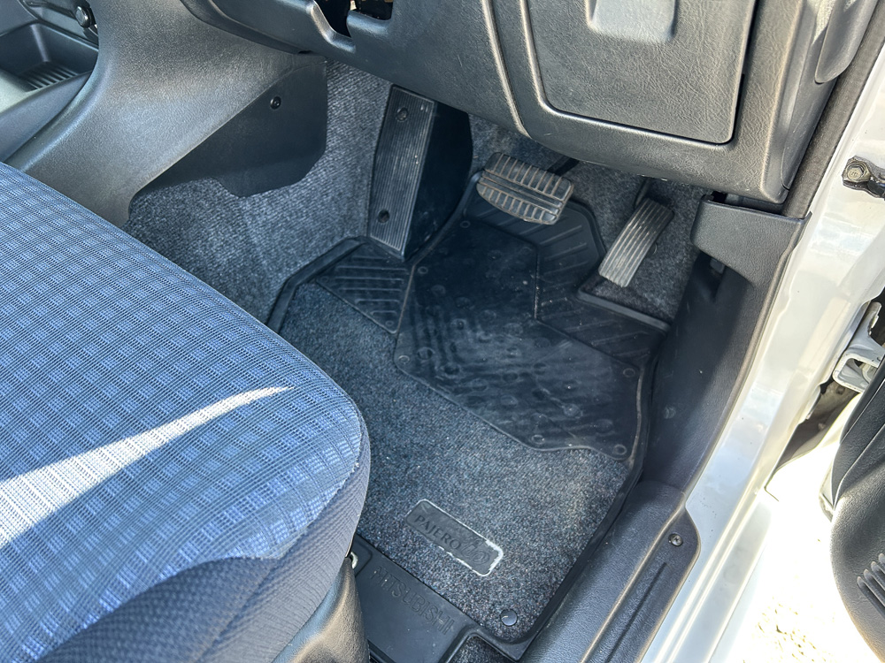 2000 Mitsubishi Pajero IO