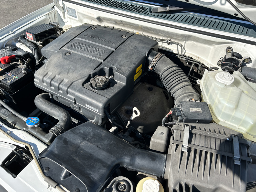 2000 Mitsubishi Pajero IO