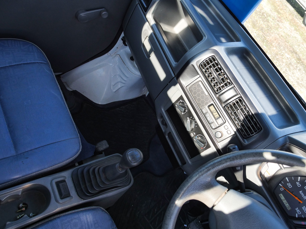 2000 Mitsubishi Minicab
