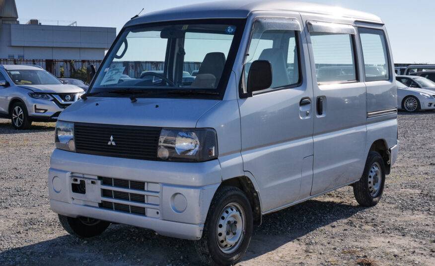 2000 Mitsubishi Minicab Van