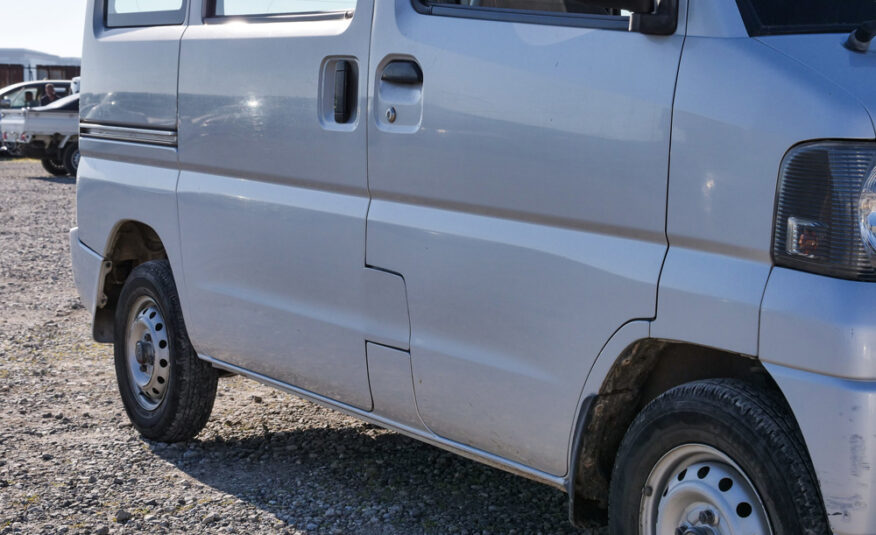 2000 Mitsubishi Minicab Van