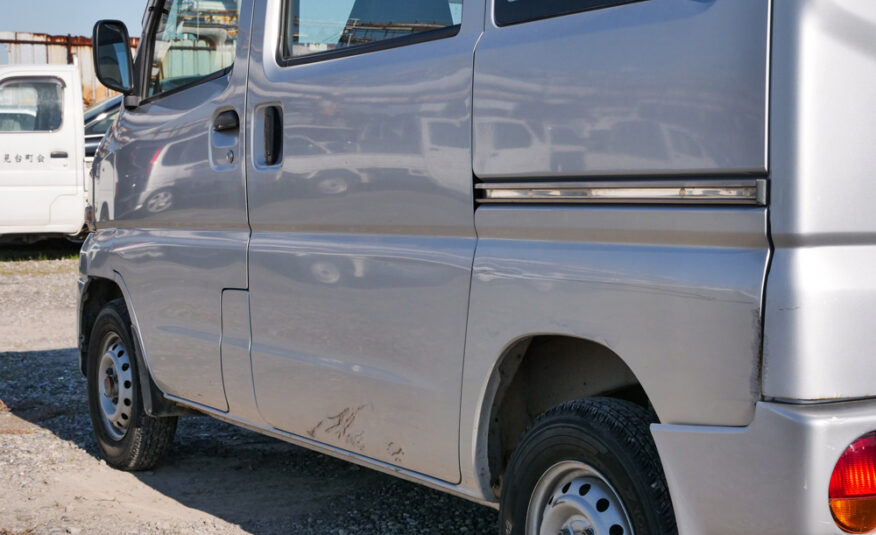 2000 Mitsubishi Minicab Van