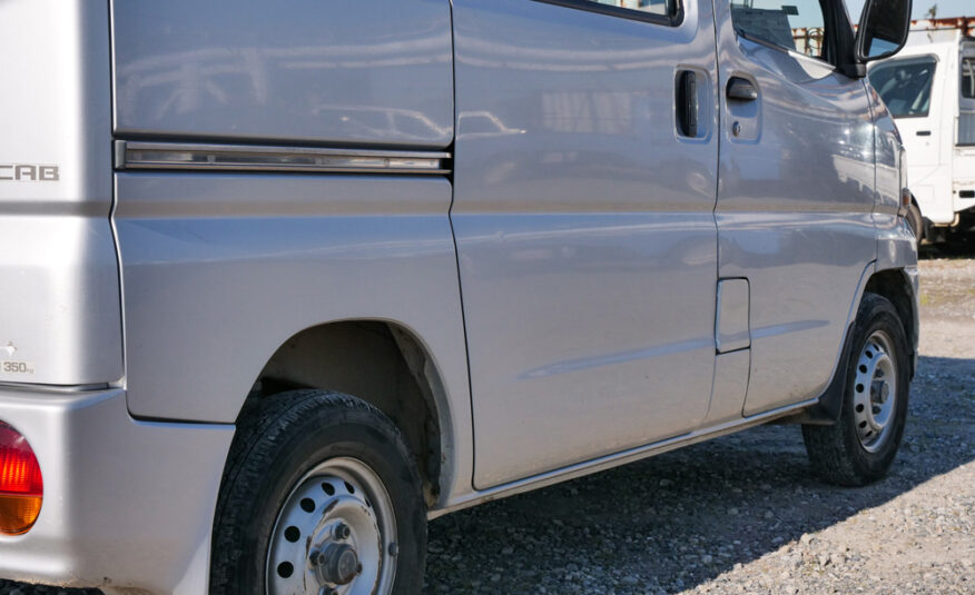 2000 Mitsubishi Minicab Van