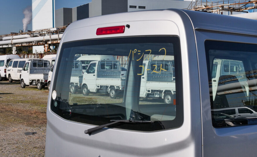 2000 Mitsubishi Minicab Van