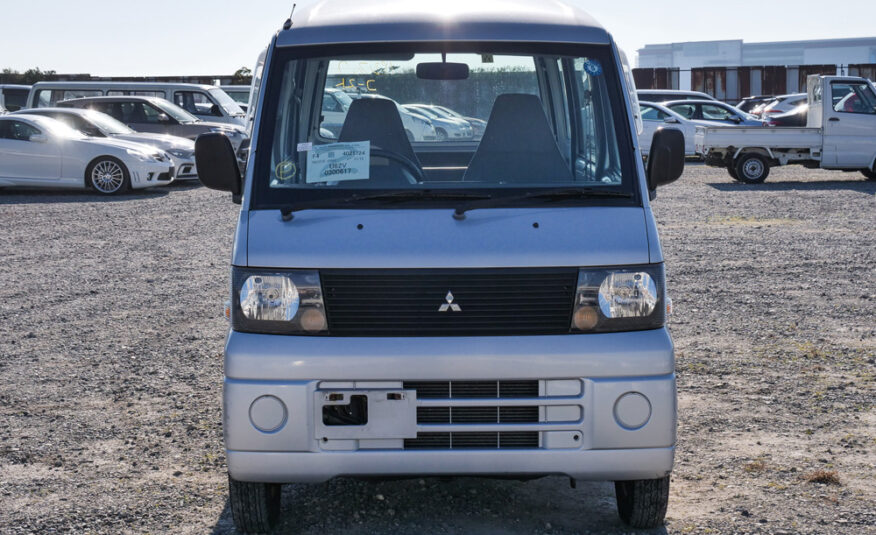 2000 Mitsubishi Minicab Van