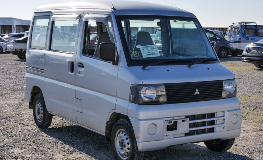 2000 Mitsubishi Minicab Van