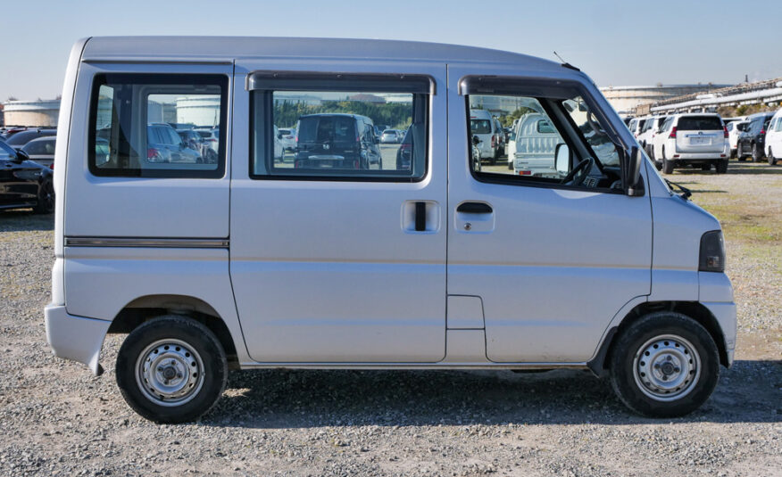 2000 Mitsubishi Minicab Van