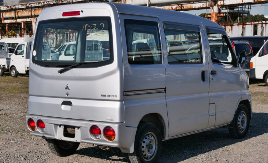 2000 Mitsubishi Minicab Van