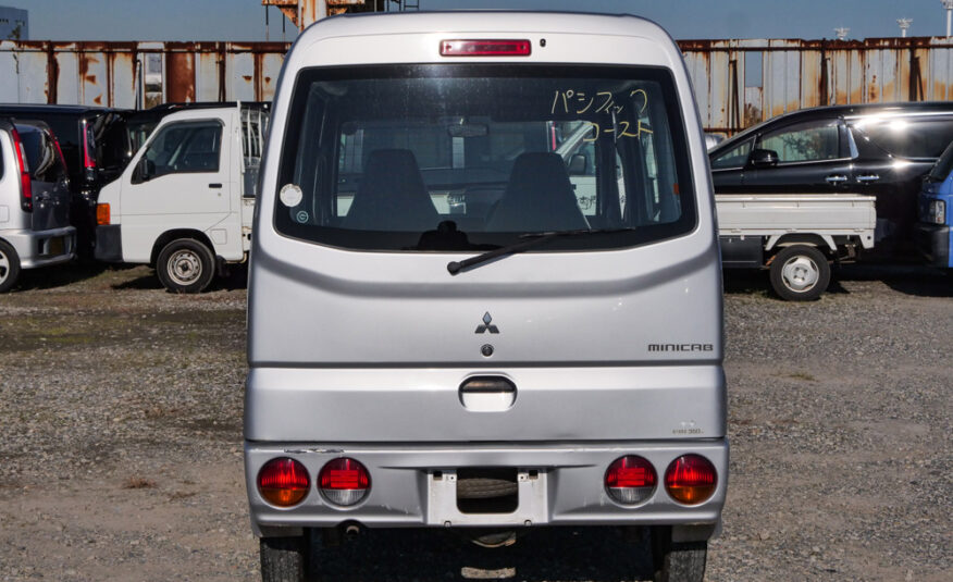 2000 Mitsubishi Minicab Van