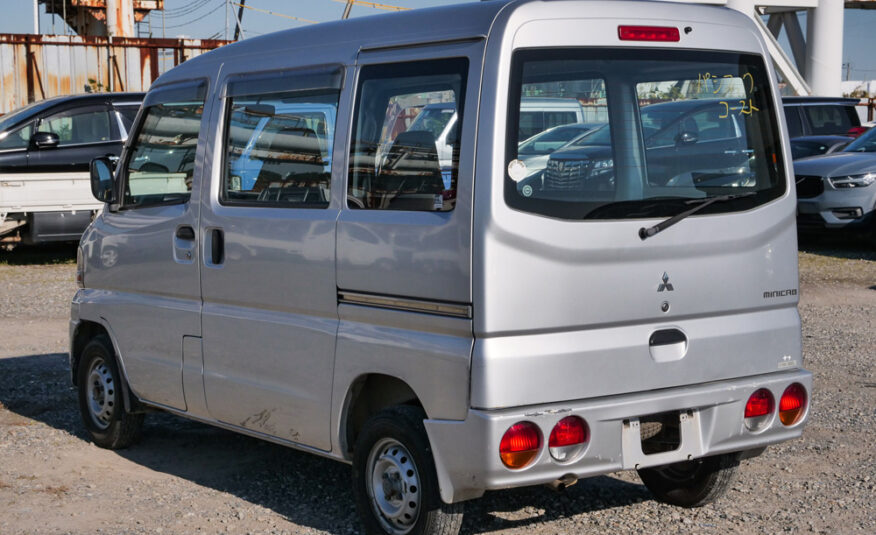 2000 Mitsubishi Minicab Van