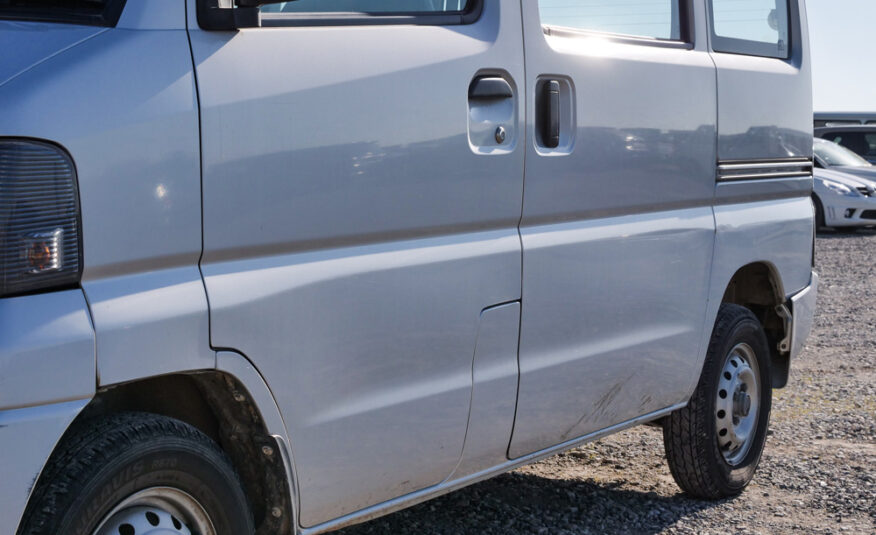 2000 Mitsubishi Minicab Van