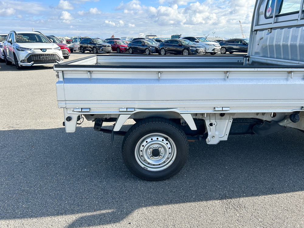 2006 Suzuki Carry Kei truck Side