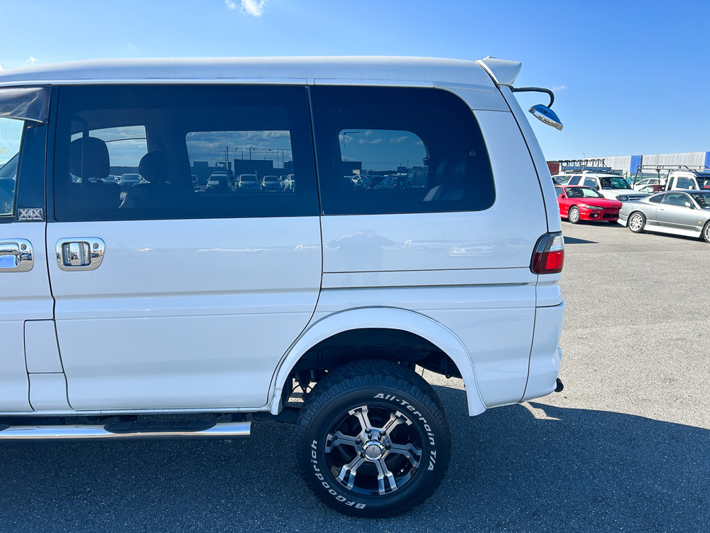 1999 Mitsubishi Delica