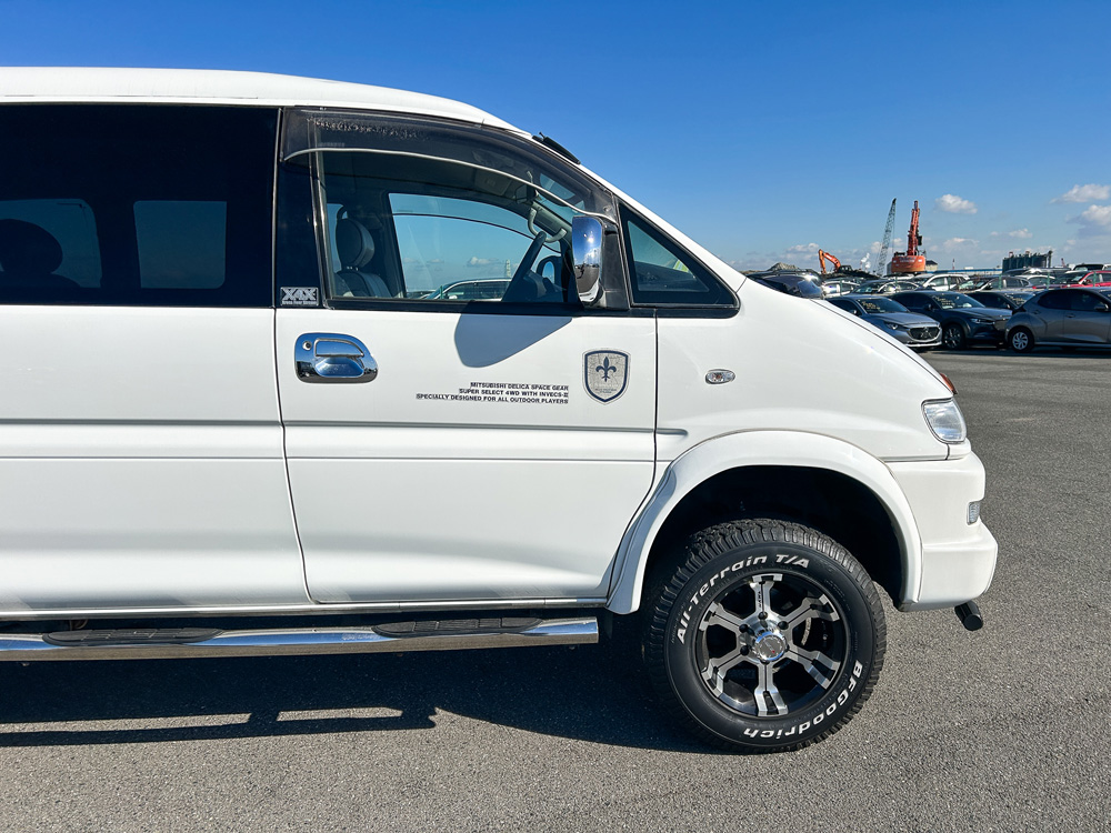 1999 Mitsubishi Delica