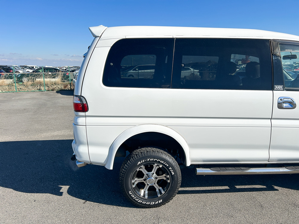 1999 Mitsubishi Delica
