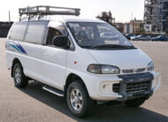 1995 Mitsubishi Delica Van 4x4 Front View